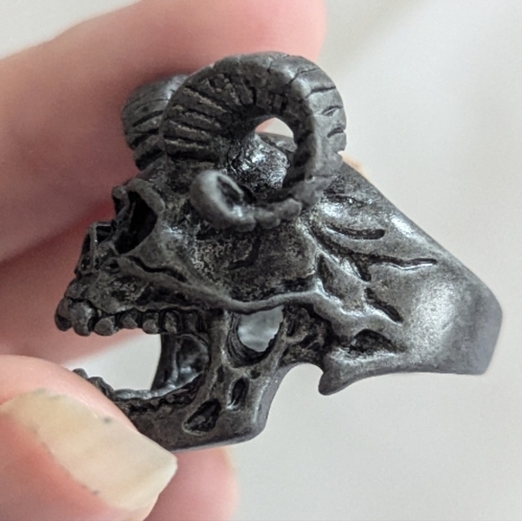 3 for $20 Gothic Skull Ring with Horns women's size 8 - Picture 3 of 4